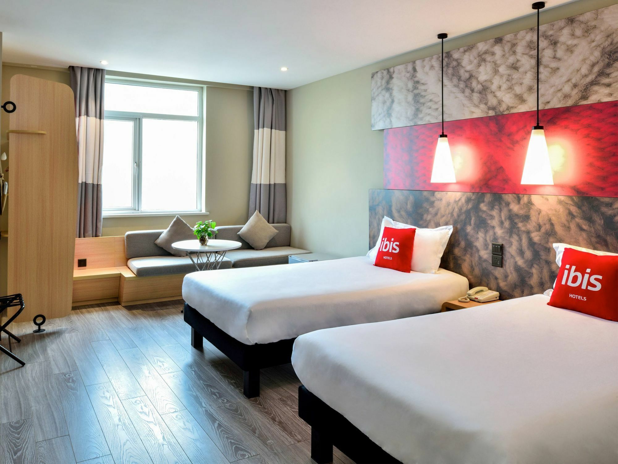 Отель Ibis Wuxi Yixing South Renmin Rd Экстерьер фото